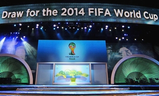 Quang cảnh lễ bốc thăm vòng loại WC 2014.